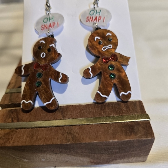 CHISTMAS/HOLIDAY OH SNAP GINGERBREAD MAN EARRINGS - Picture 3 of 5